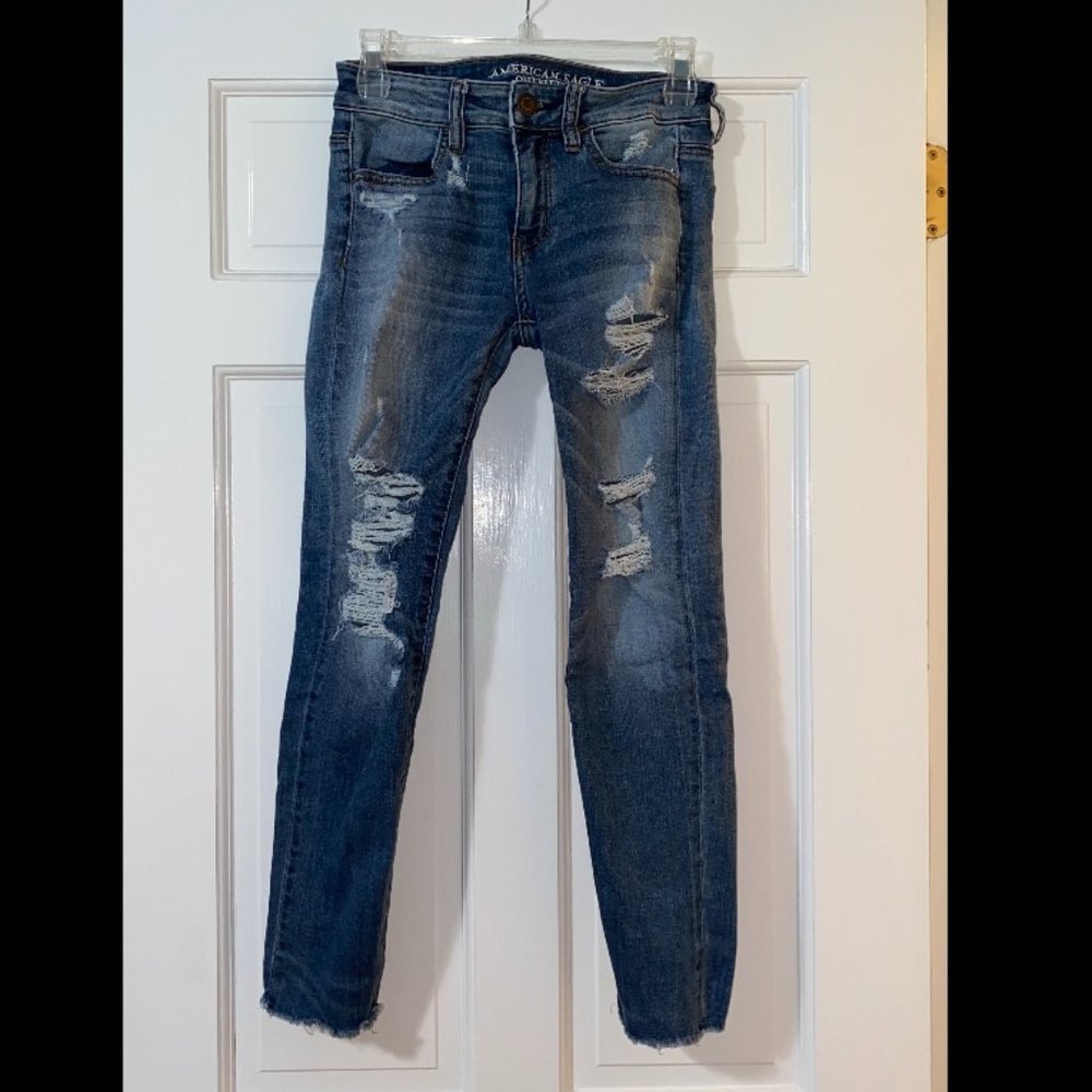 American Eagle ripped Cropped Jeggings, Size 2